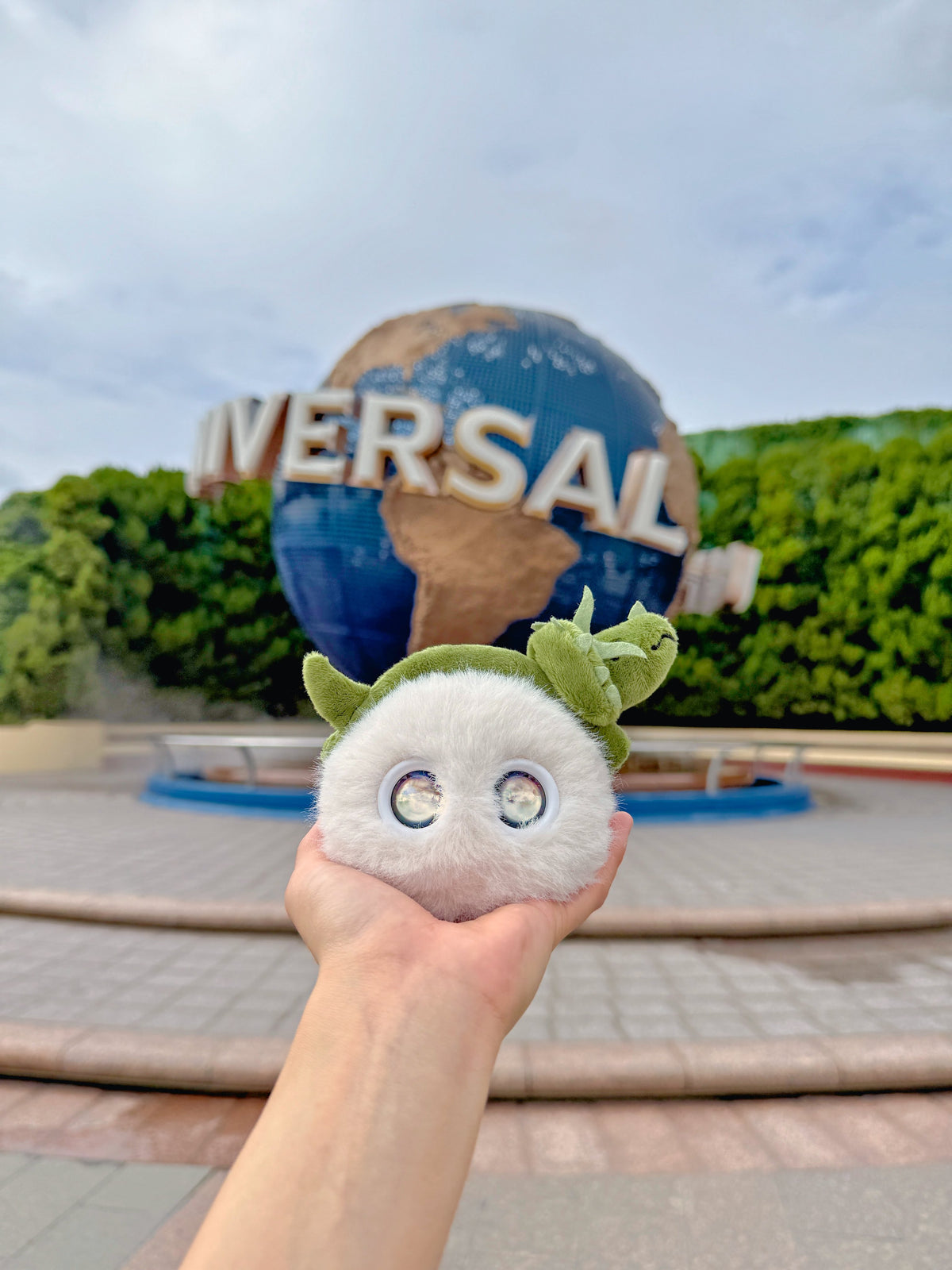 White Fuzozo visiting Universal Studios